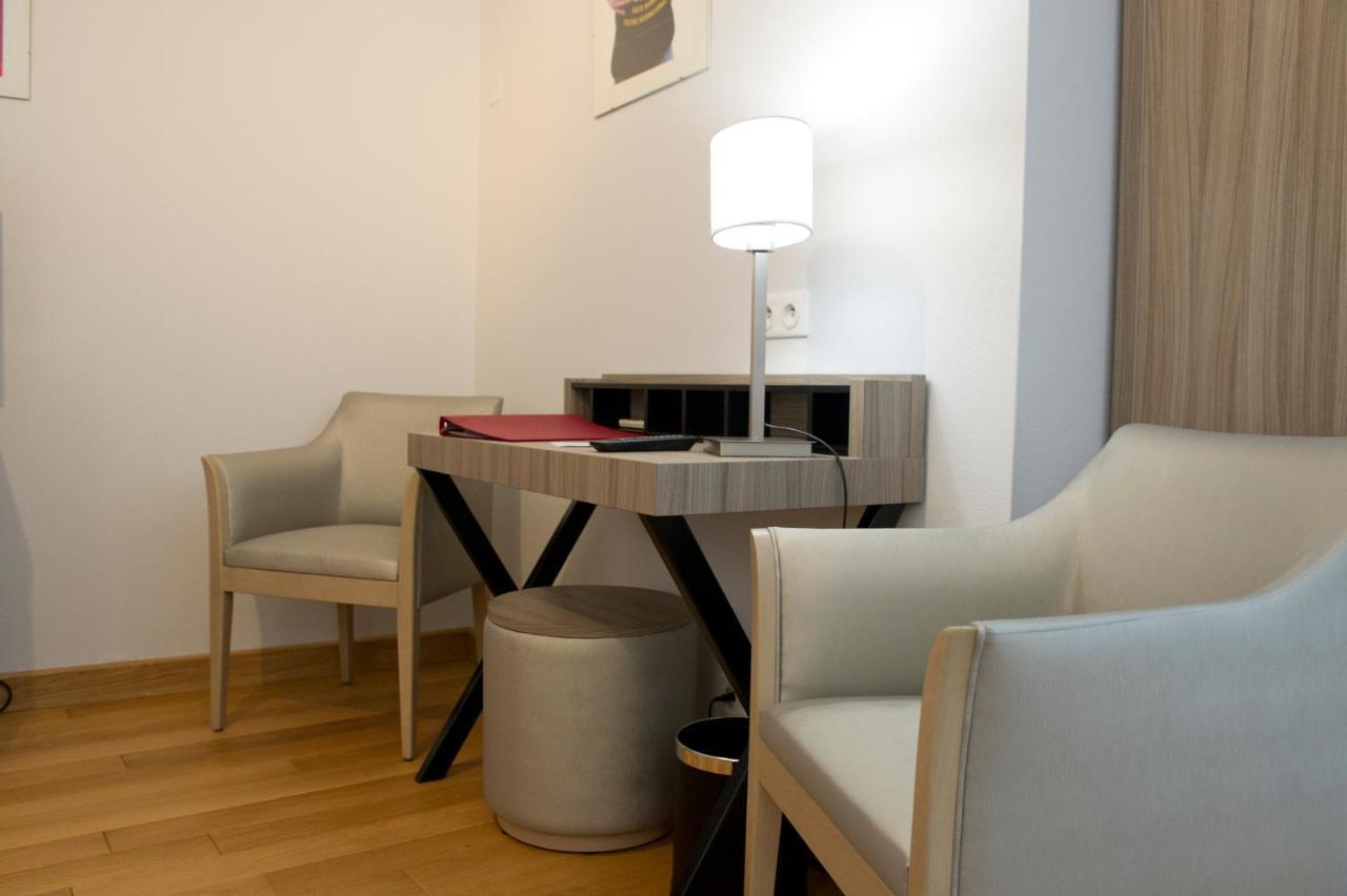 Hotel Restaurant Des Remparts Chaumont  Ngoại thất bức ảnh